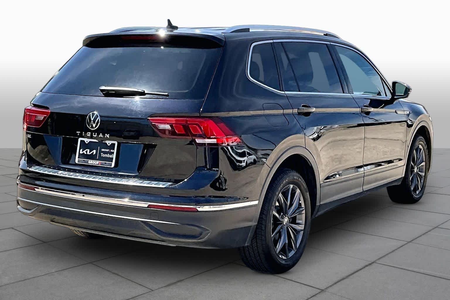 Used 2023 Deep Black Pearl Volkswagen SE image 22