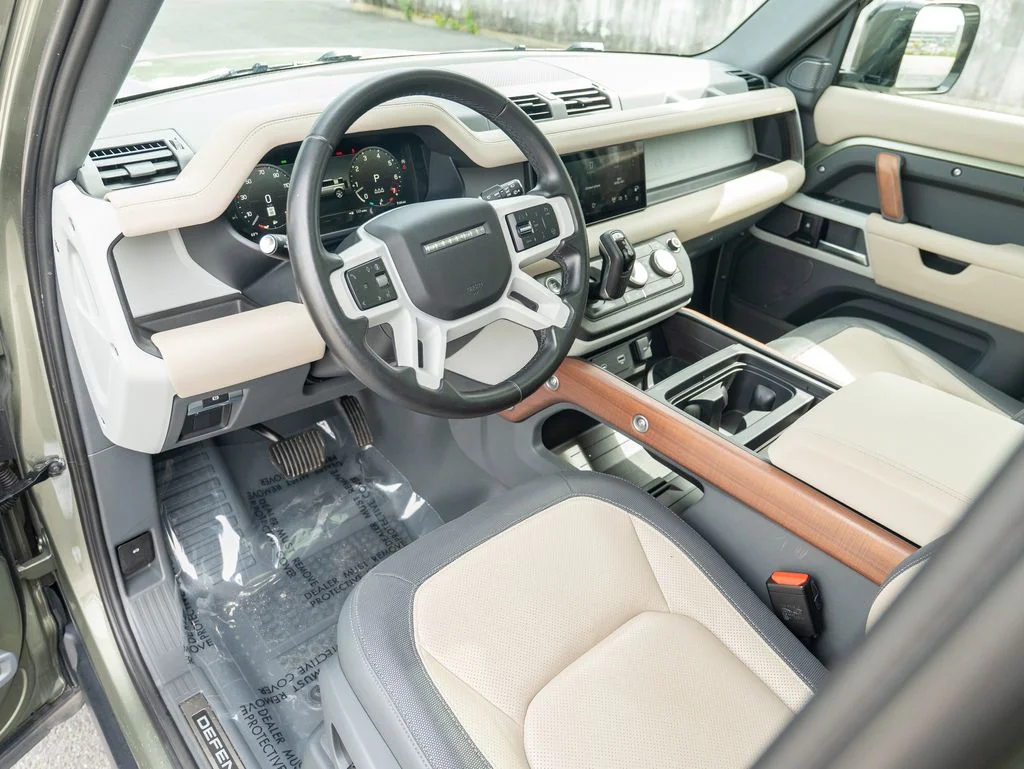 Used 2024 Green Land Rover X-Dynamic SE image 12