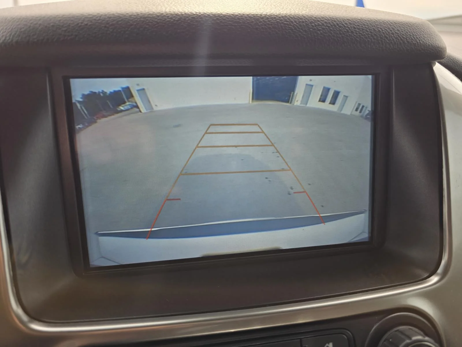 Used 2019 Iridescent Pearl Tricoat Chevrolet Premier image 16