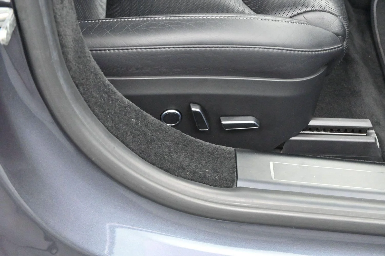 Used 2021 Midnight Silver Metallic Tesla Plaid image 29