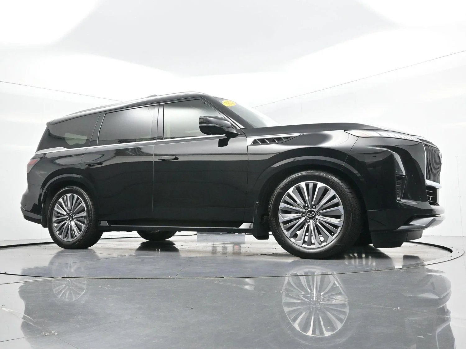 Used 2025 Black Obsidian INFINITI LUXE image 44