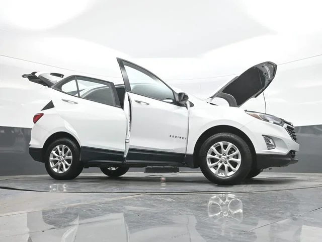 Used 2018 White Chevrolet LS image 31