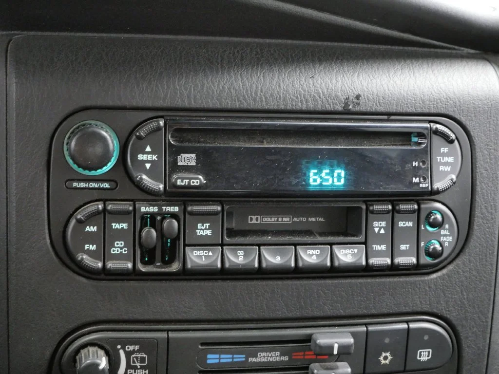 Used 2002  Dodge Sport image 24