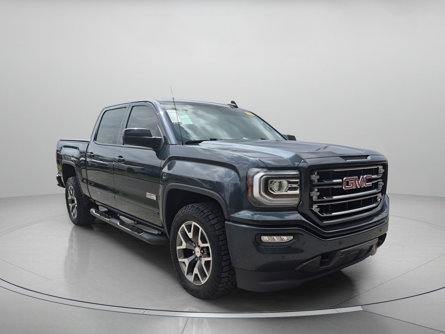 2018 GMC Sierra 4WD Crew Cab Short Box SLT's photo