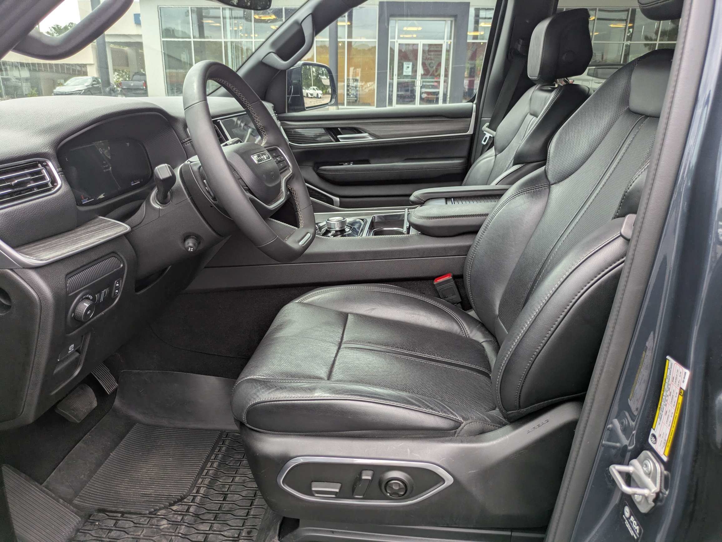 Used 2024  Jeep Series II image 18