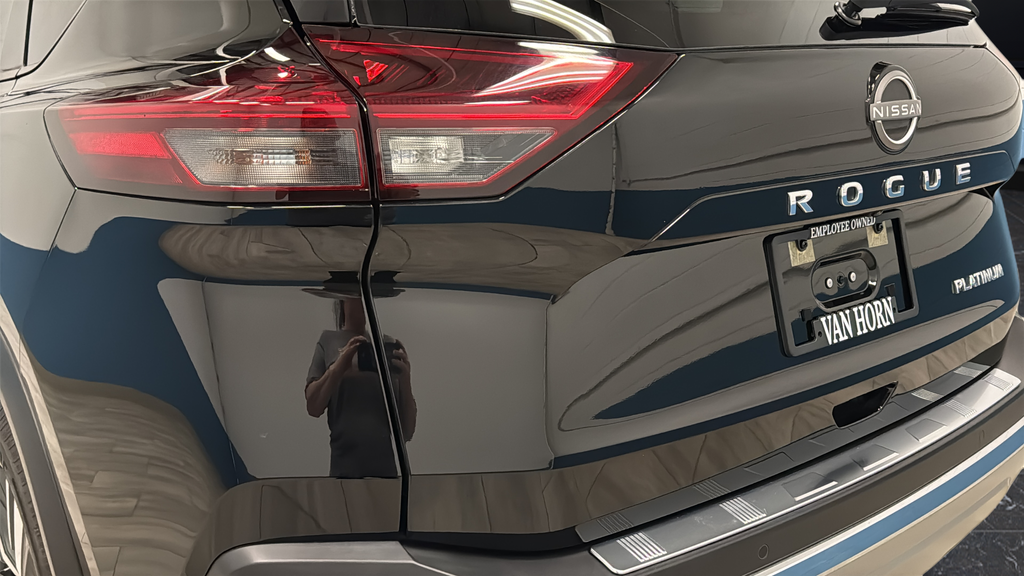 Used 2023 Super Black Nissan Platinum image 39
