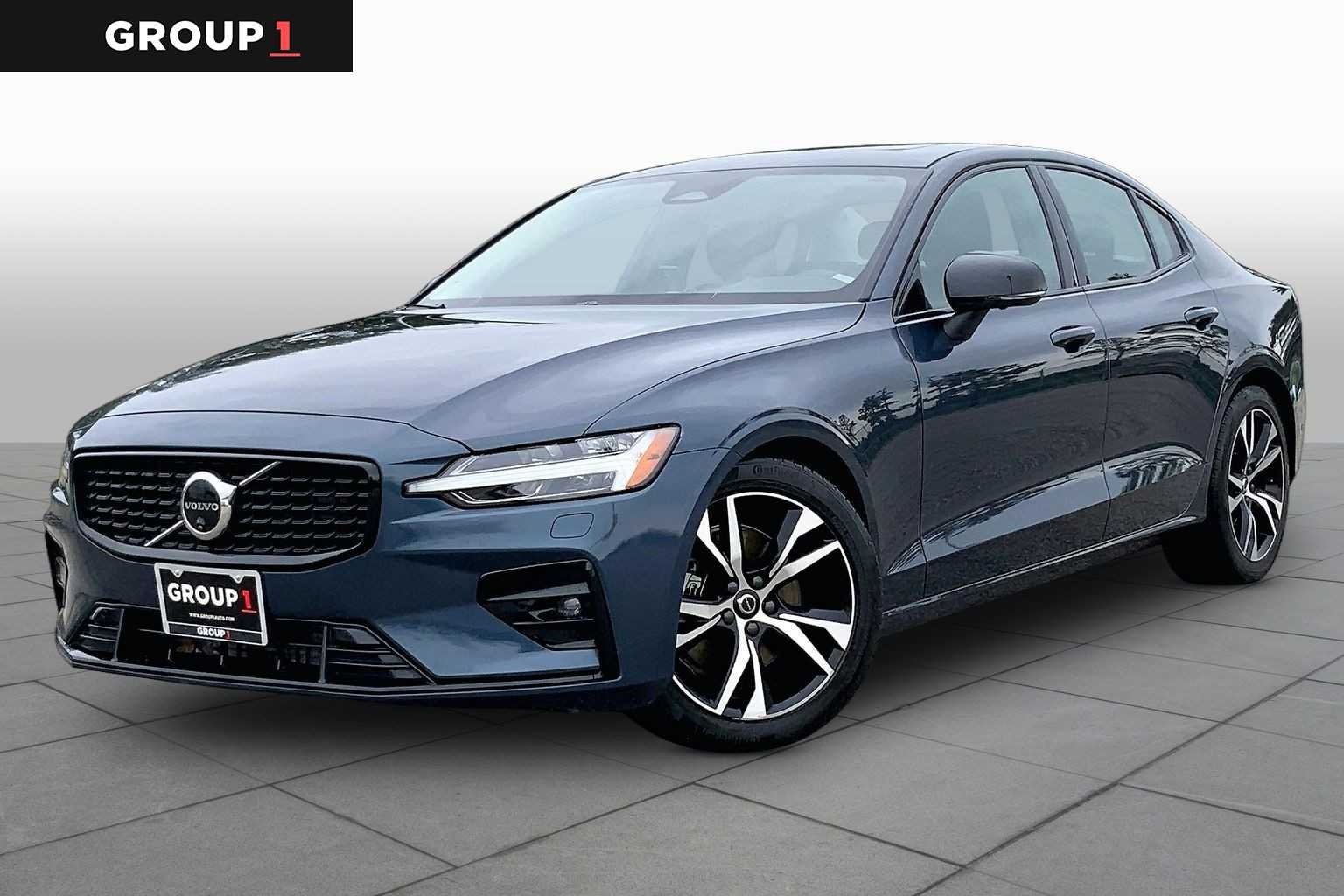 2025 Volvo S60 B5 Plus Dark's photo