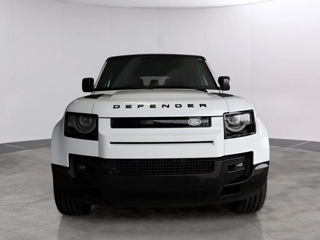 Certified Used 2025 Fuji White Land Rover V8 image 3