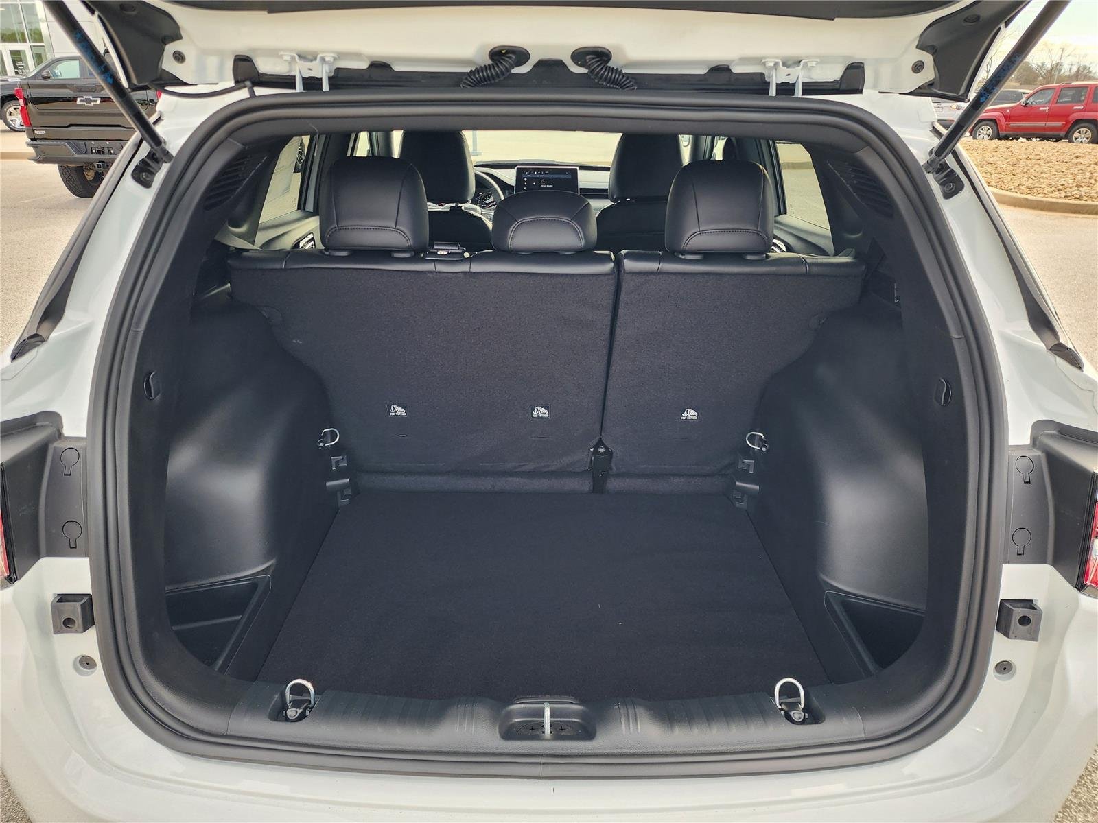 New 2026 Bright White Clearcoat Jeep Latitude Altitude image 5