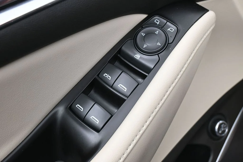 Used 2020 Red Quartz Tintcoat Buick Essence image 14
