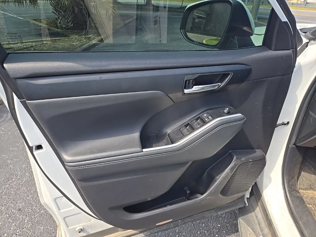 Used 2022 Beige Toyota XLE image 12