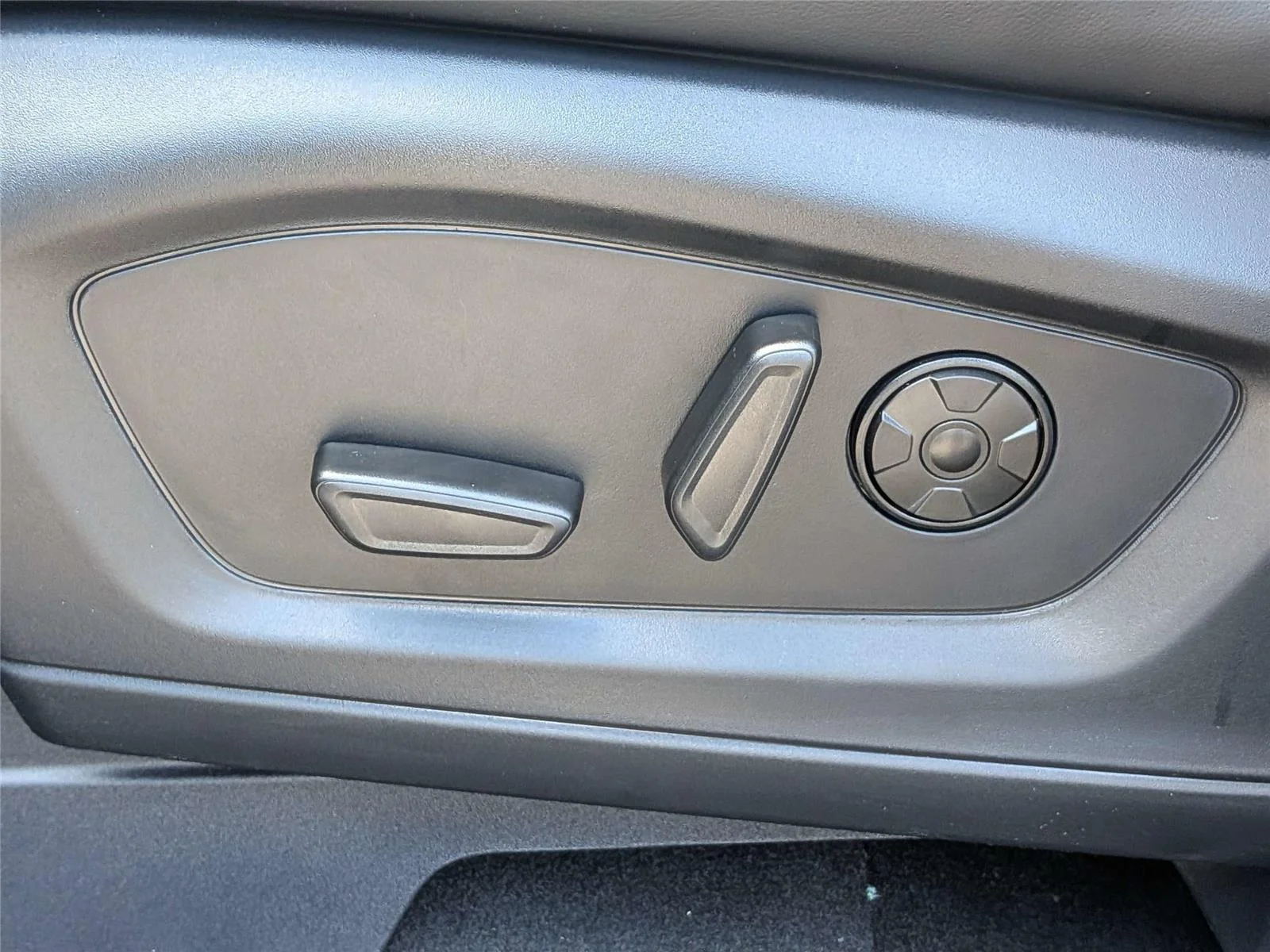 2026 Ford Explorer ST - Photo 21