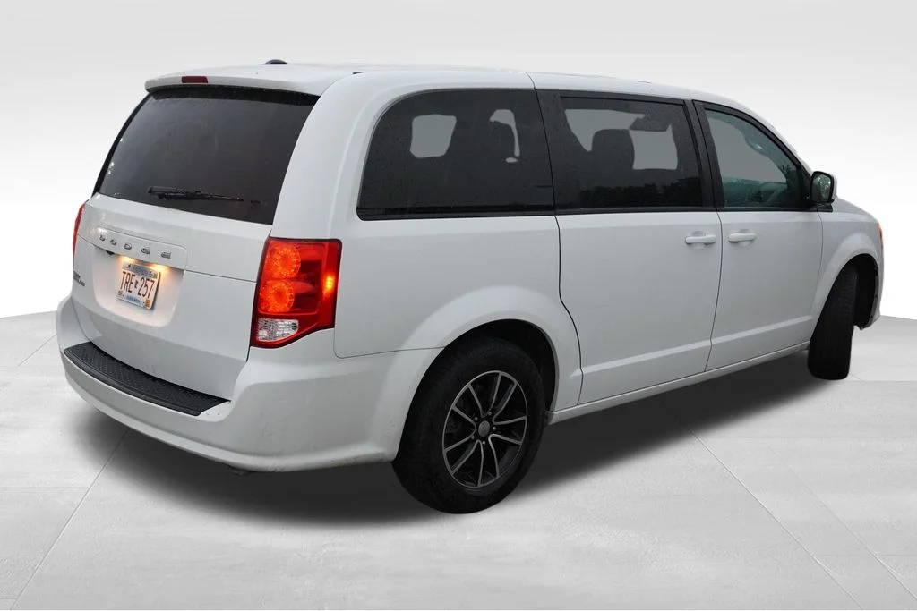 Used 2019 White Knuckle Clearcoat Dodge SE image 3