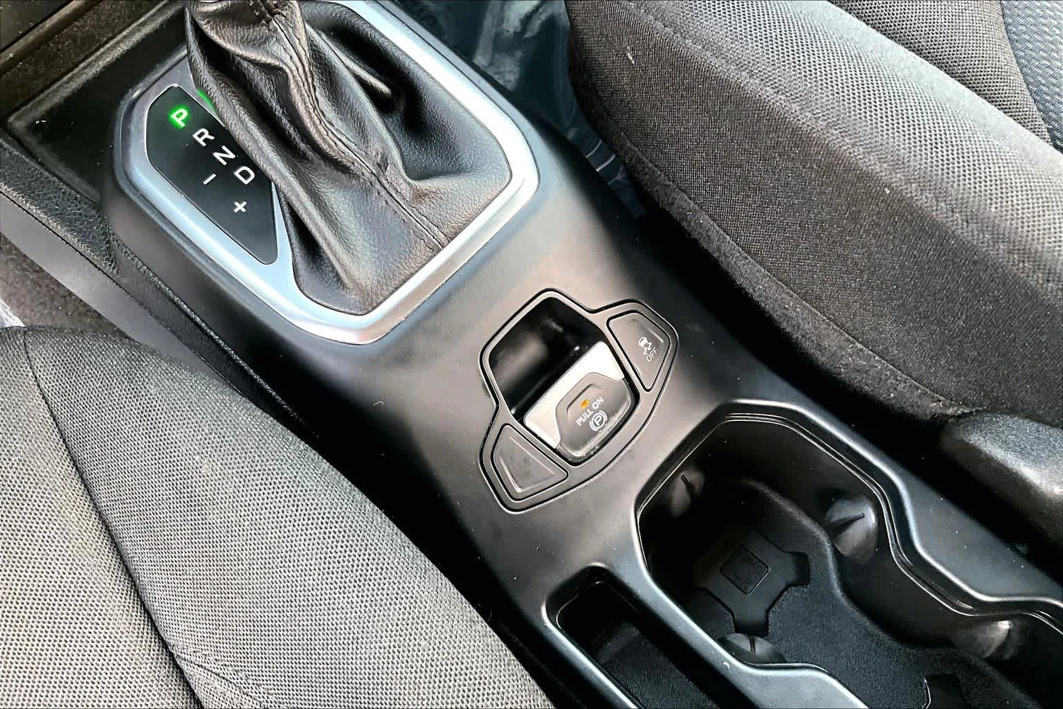 Used 2020 Granite Crystal Metallic Clearcoat Jeep Sport image 34