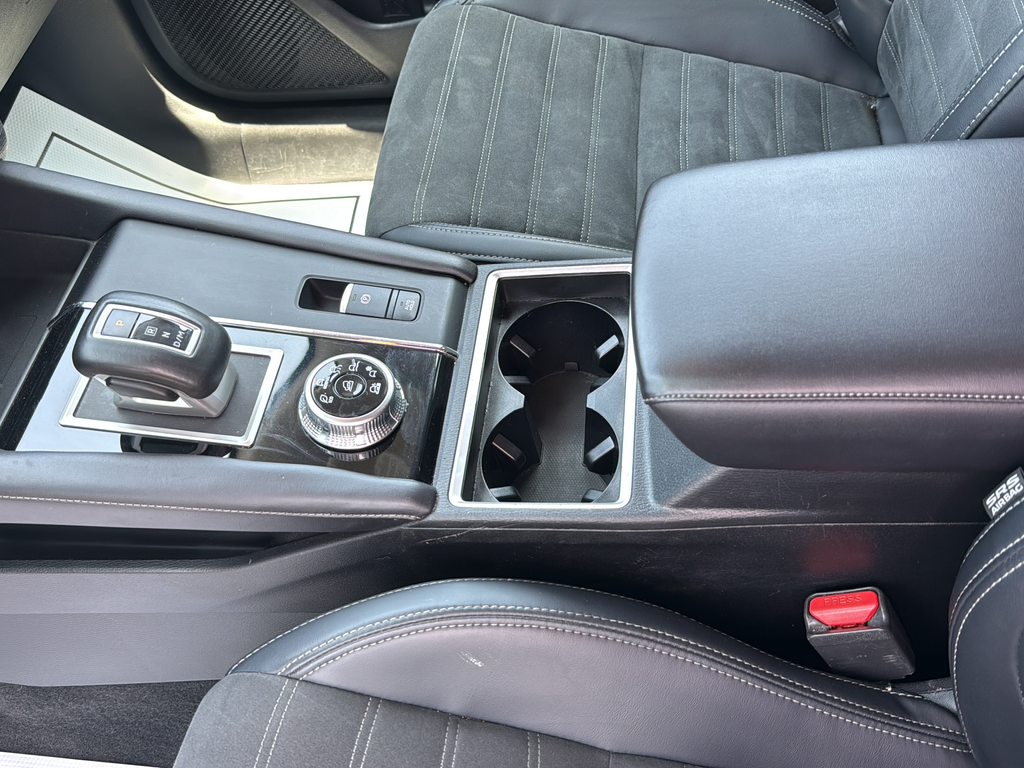 Used 2024 Silver Mitsubishi SE image 18