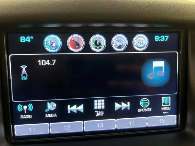Used 2016 IRIDESCENT PEARL TRICOAT Chevrolet LTZ image 12