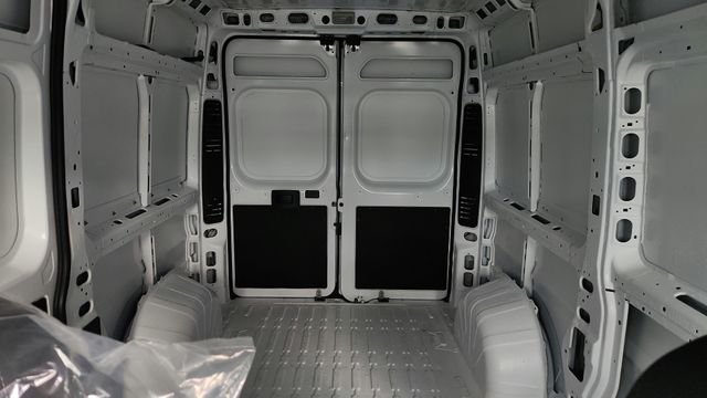 Used 2025 White Ram Base image 12