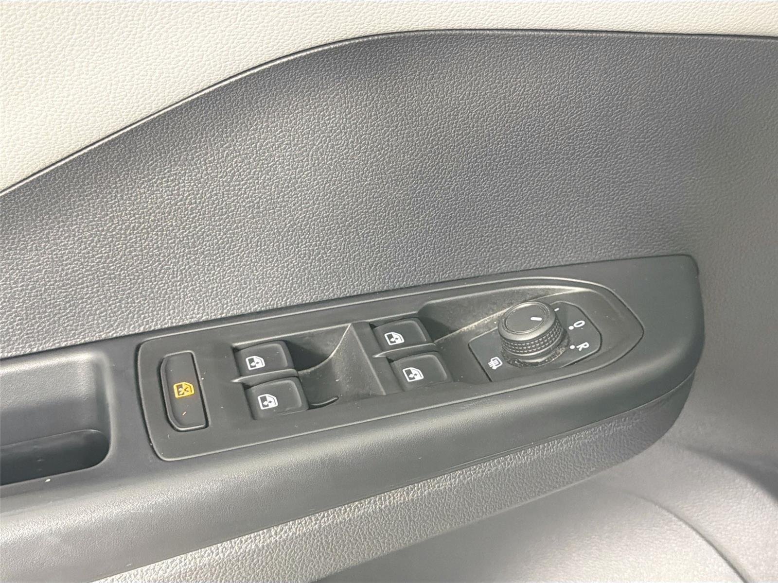 Used 2023 Pyrite Silver Metallic Volkswagen SE image 17