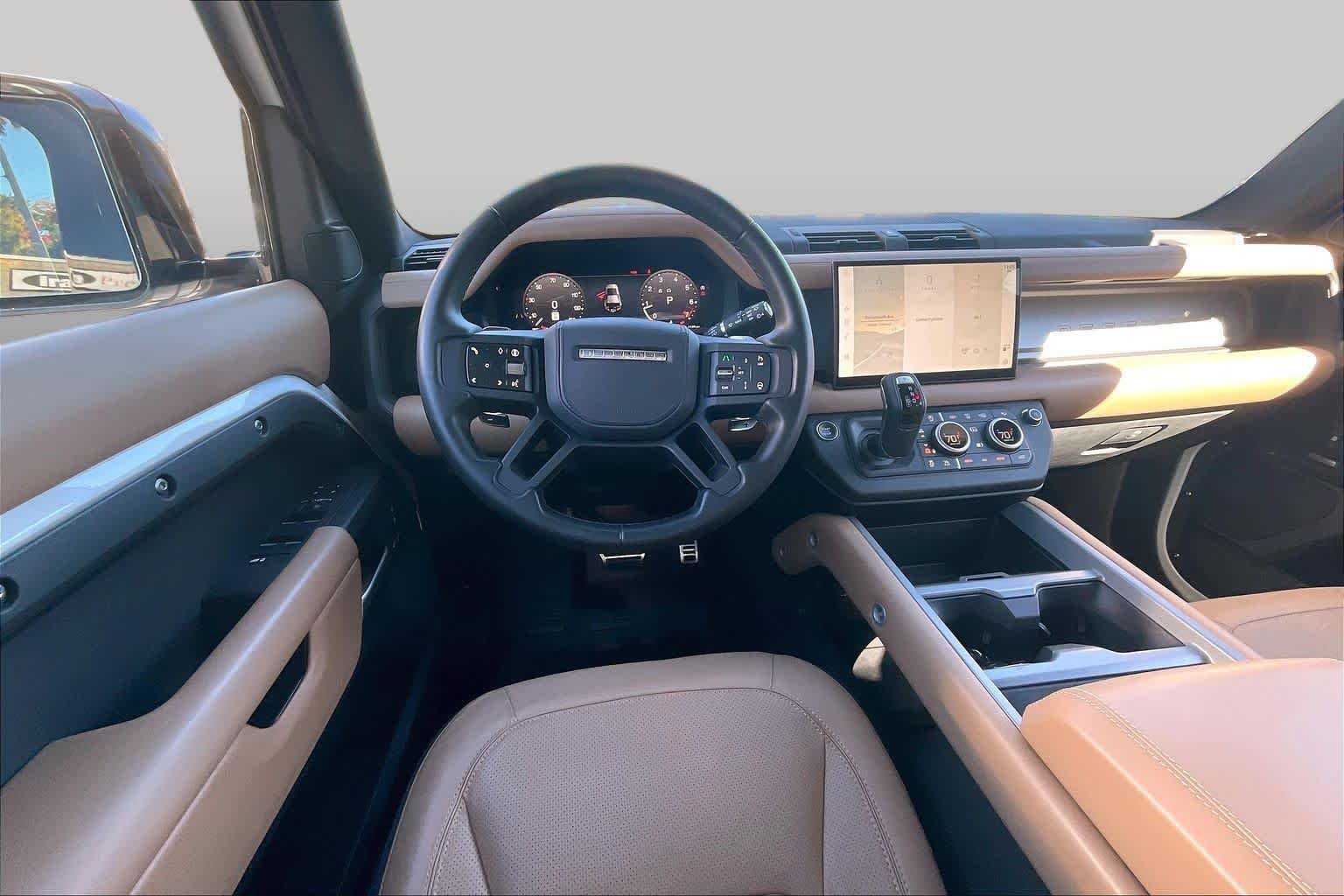 Used 2025 Fuji White Land Rover V8 image 5