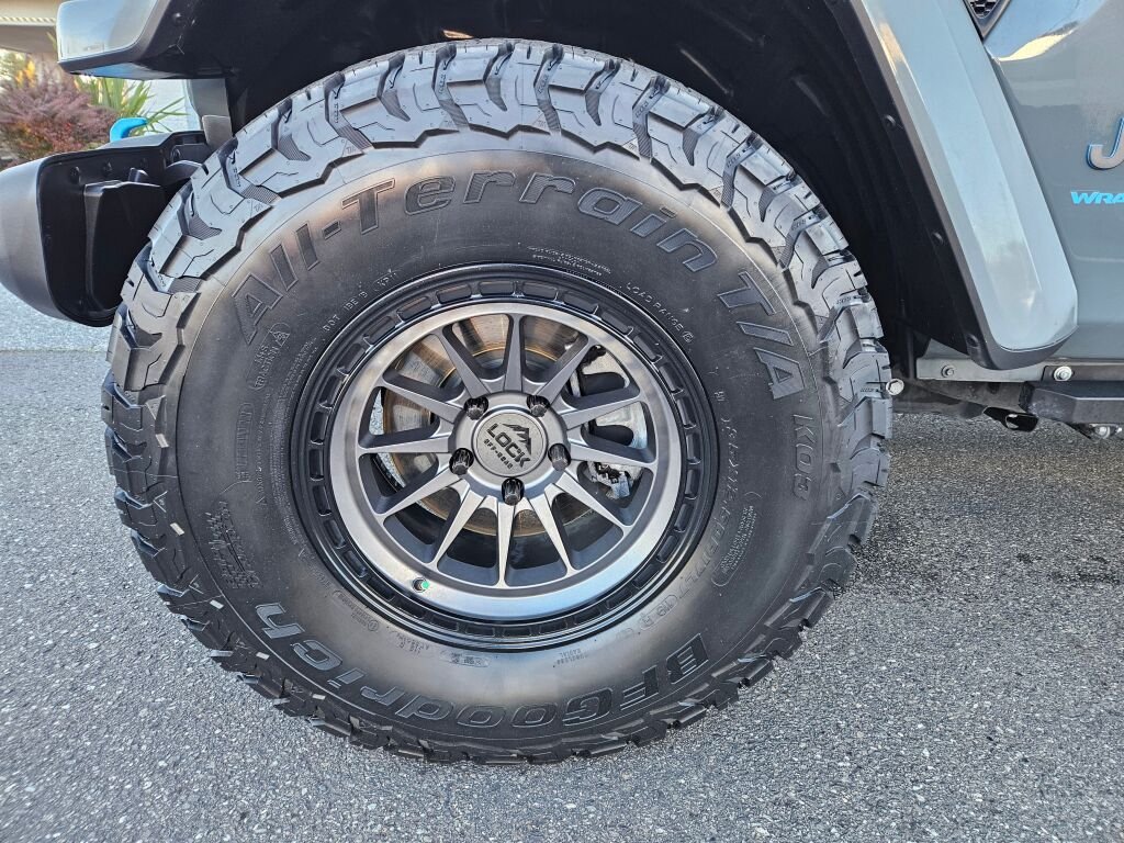 Used 2024 Anvil Clear Coat Jeep Sport S 4xe image 9