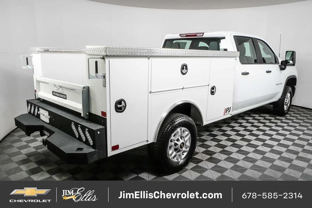 New 2026 Summit White Chevrolet WT image 3