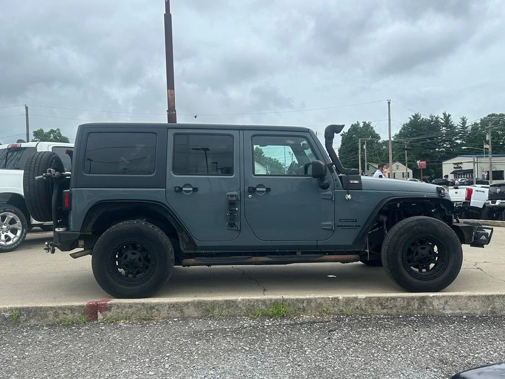 Used 2014 Gray Jeep Unlimited Sport image 5