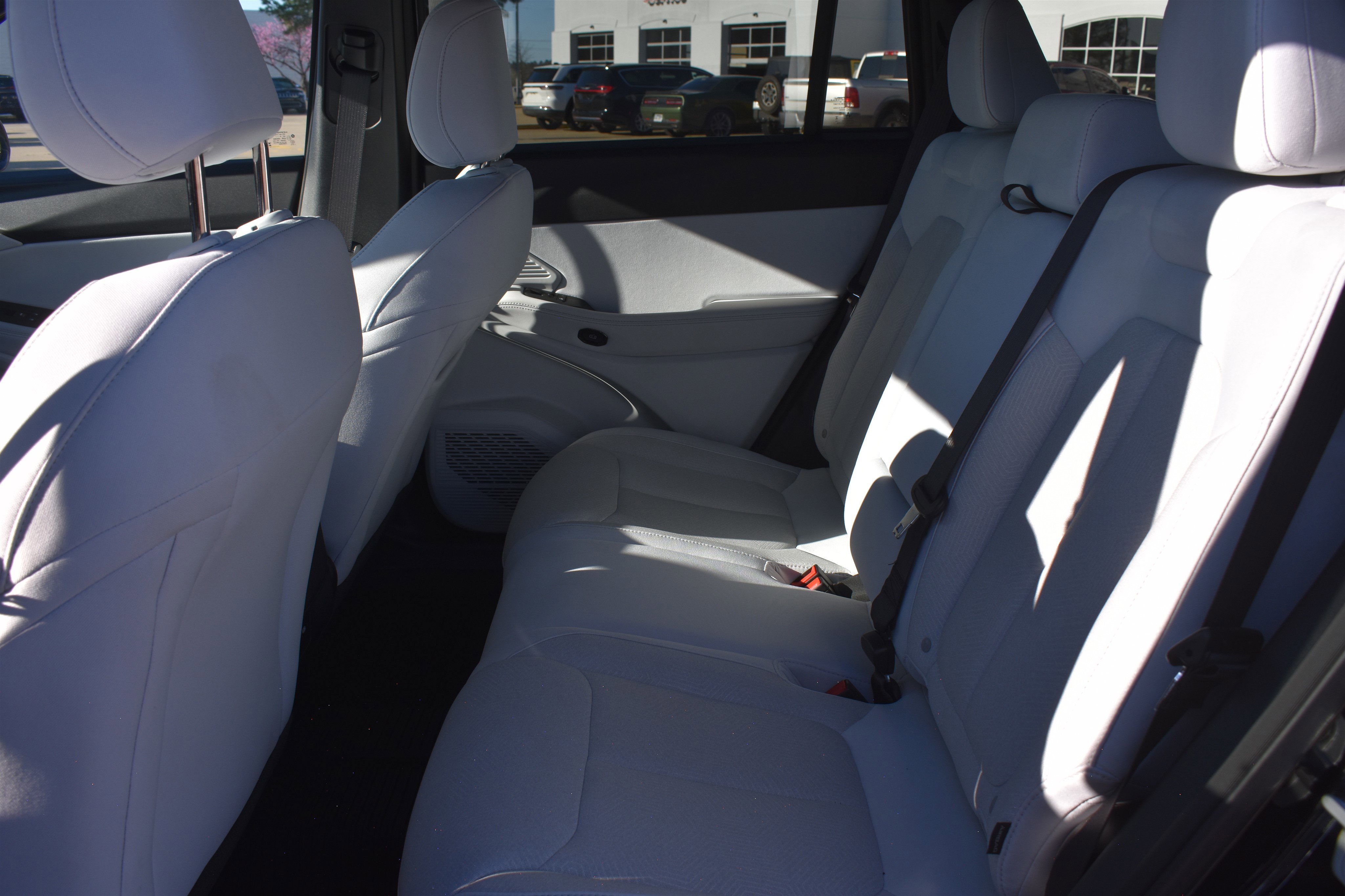 New 2026 Diamond Black Crystal Pearl-Coat Exterior Paint Jeep Laredo image 16