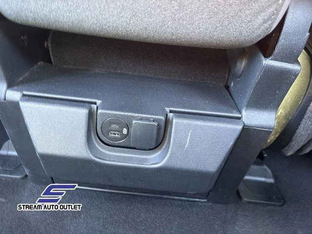 Used 2023 Black Ford XLT image 17