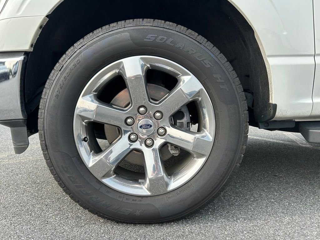 Certified Used 2023 White Metallic Ford Lariat image 27