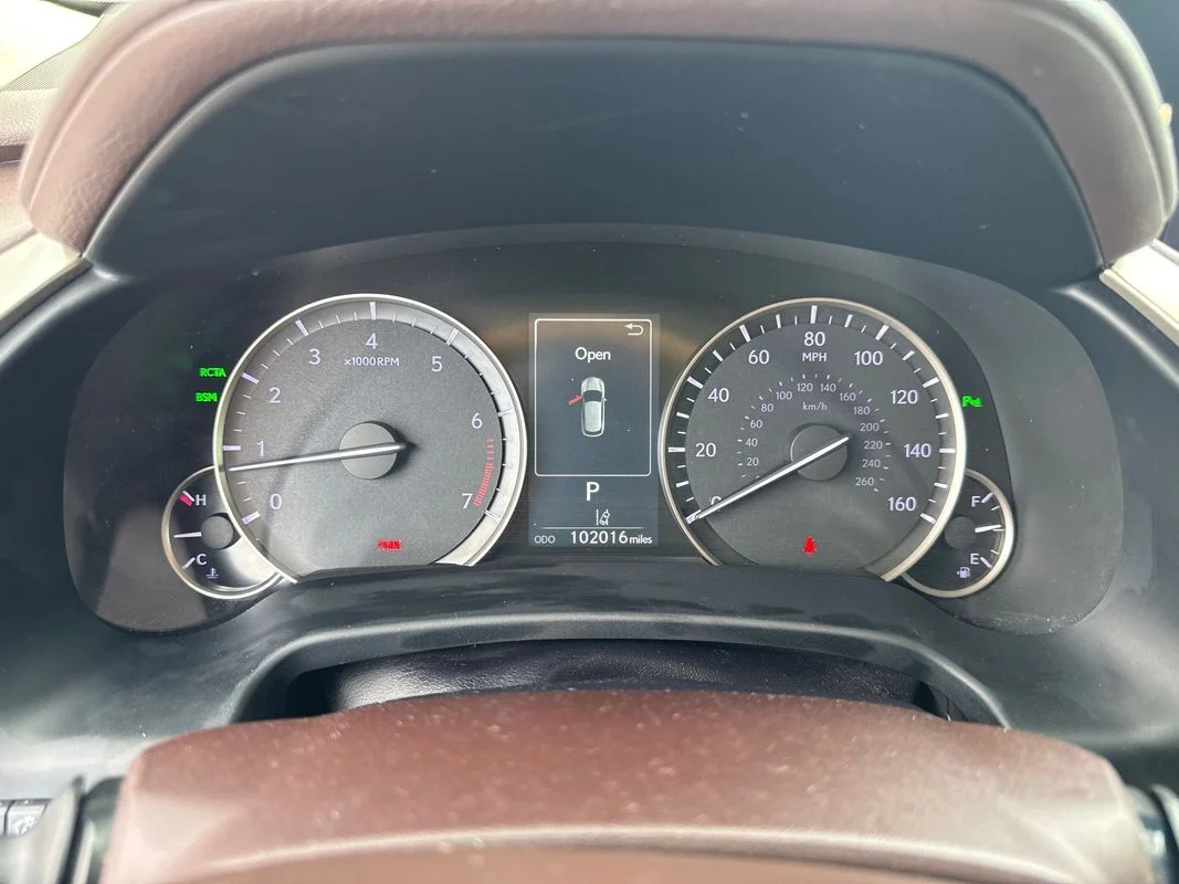Used 2018  Lexus FWD image 18