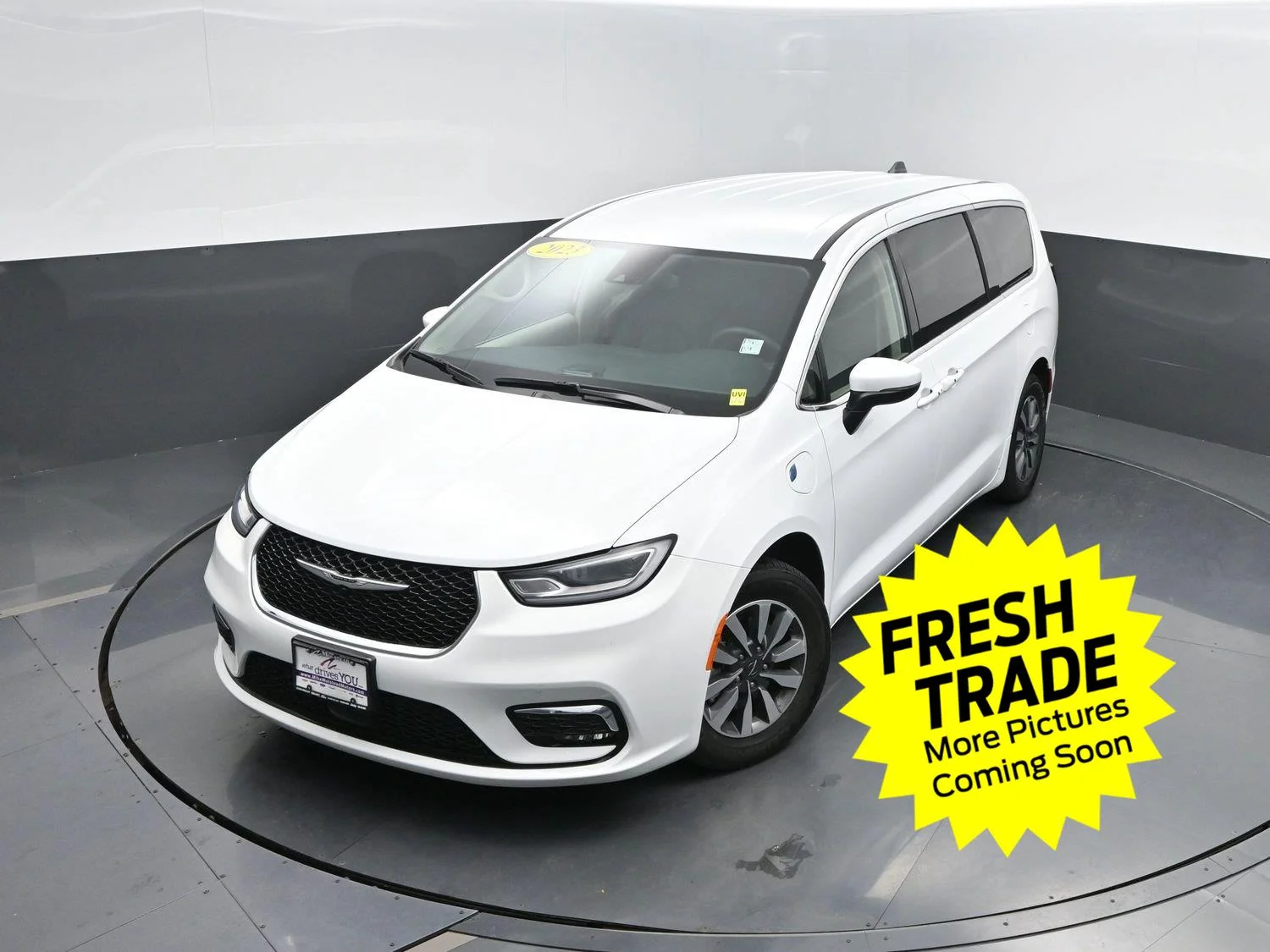 Used 2023 Bright White Clearcoat Chrysler Hybrid Touring L image 32