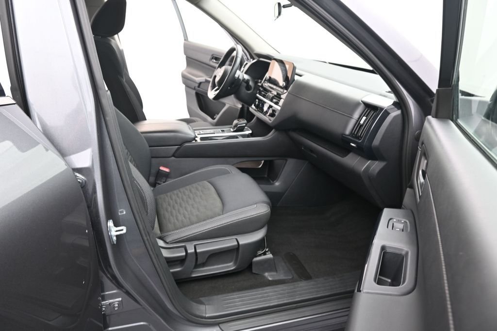 Used 2025 Gray Nissan SV image 22