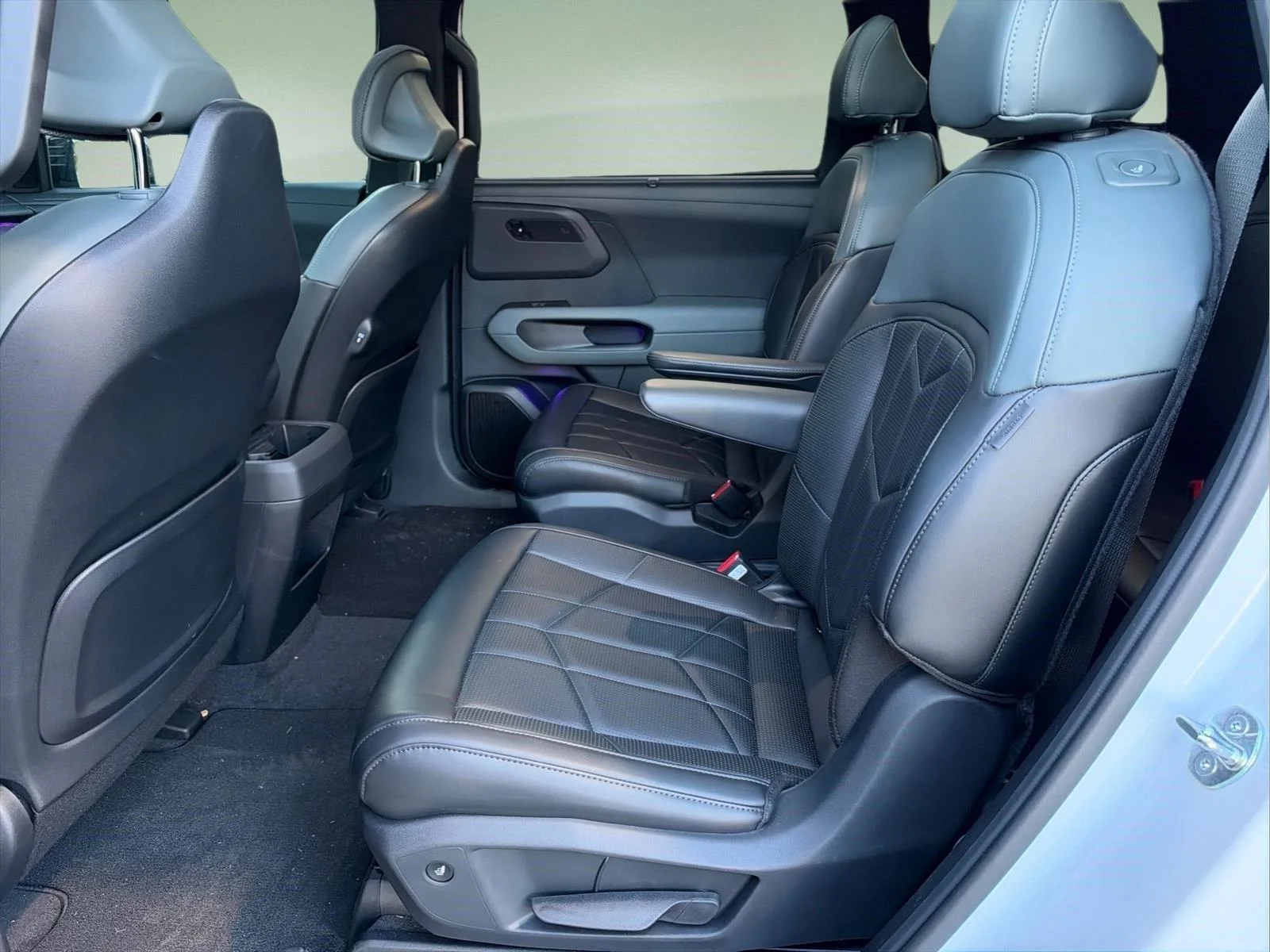 Used 2027  KIA  image 18