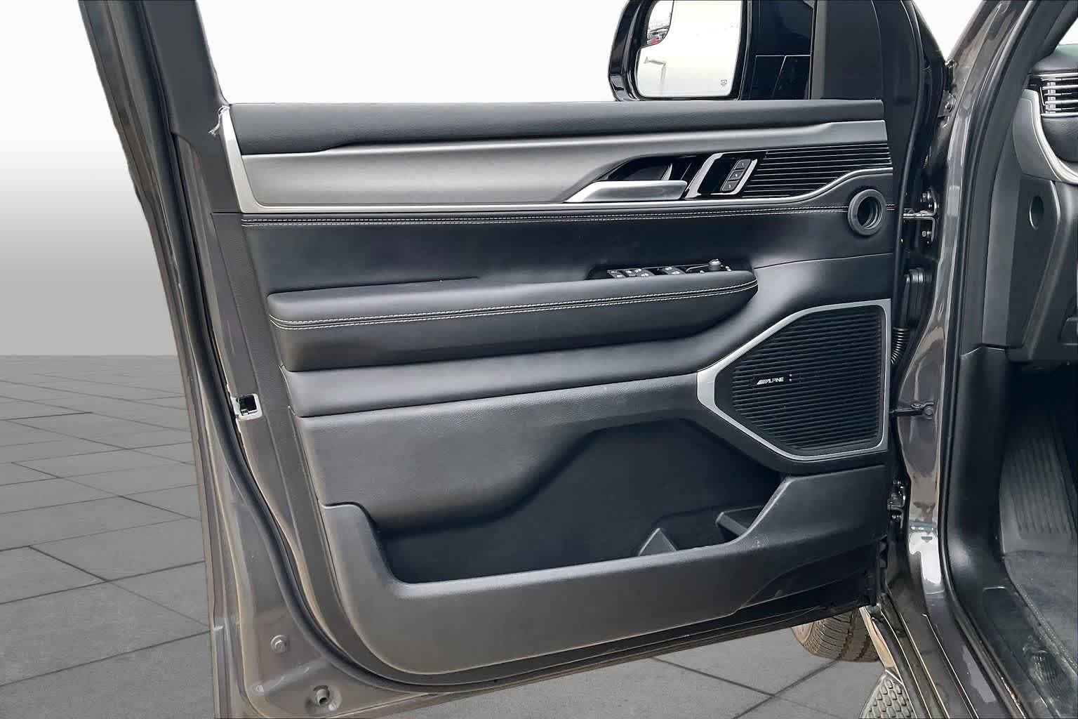 New 2026 Baltic-Gray Metallic Clear-Coat Exterior Paint Jeep  image 10