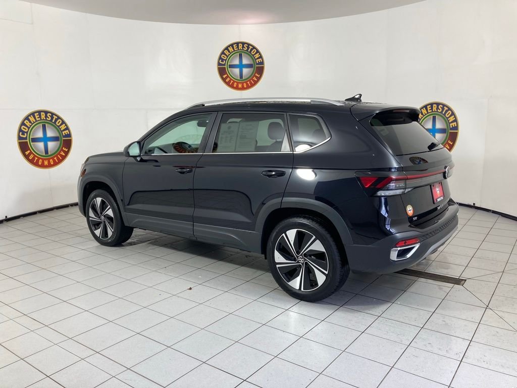 Used 2025  Volkswagen SE image 22