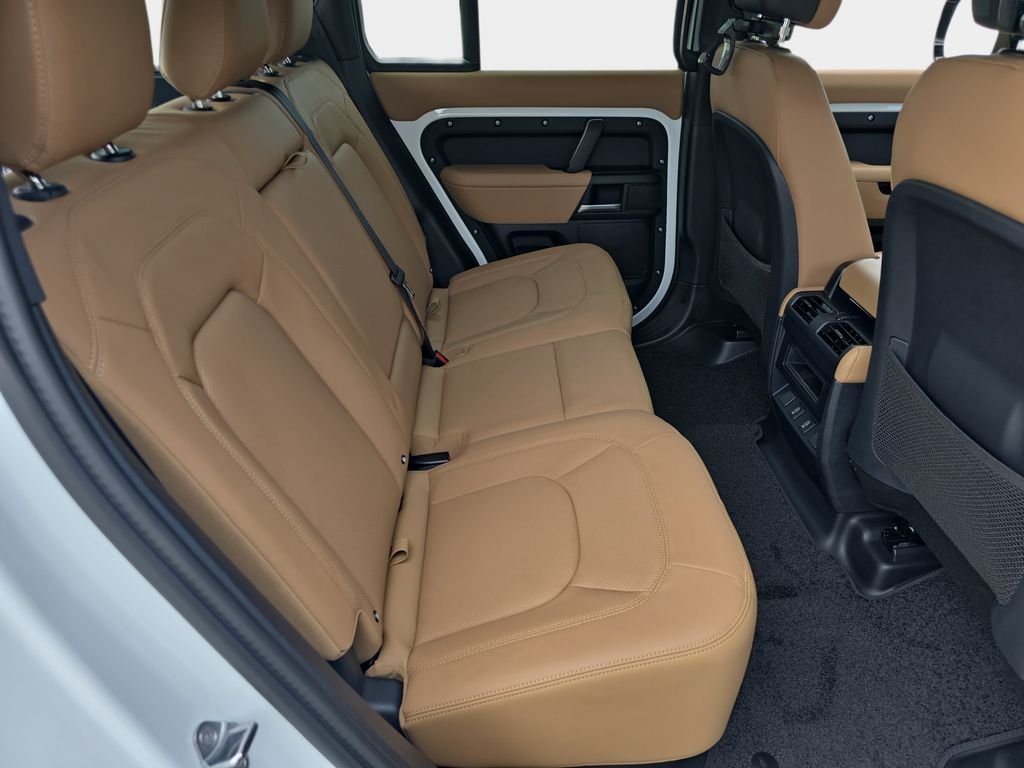 New 2026 Fuji White Land Rover X-Dynamic SE image 11