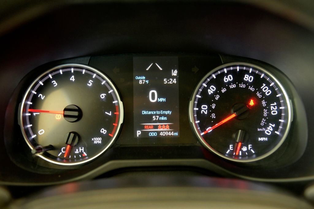 2020 Toyota RAV4 LE - Photo 21