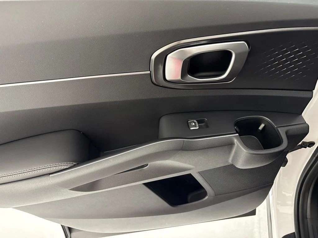 New 2026 Glacial White Pearl Kia LX image 23
