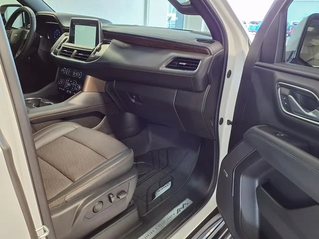 Used 2024 Pearl Chevrolet High Country image 28