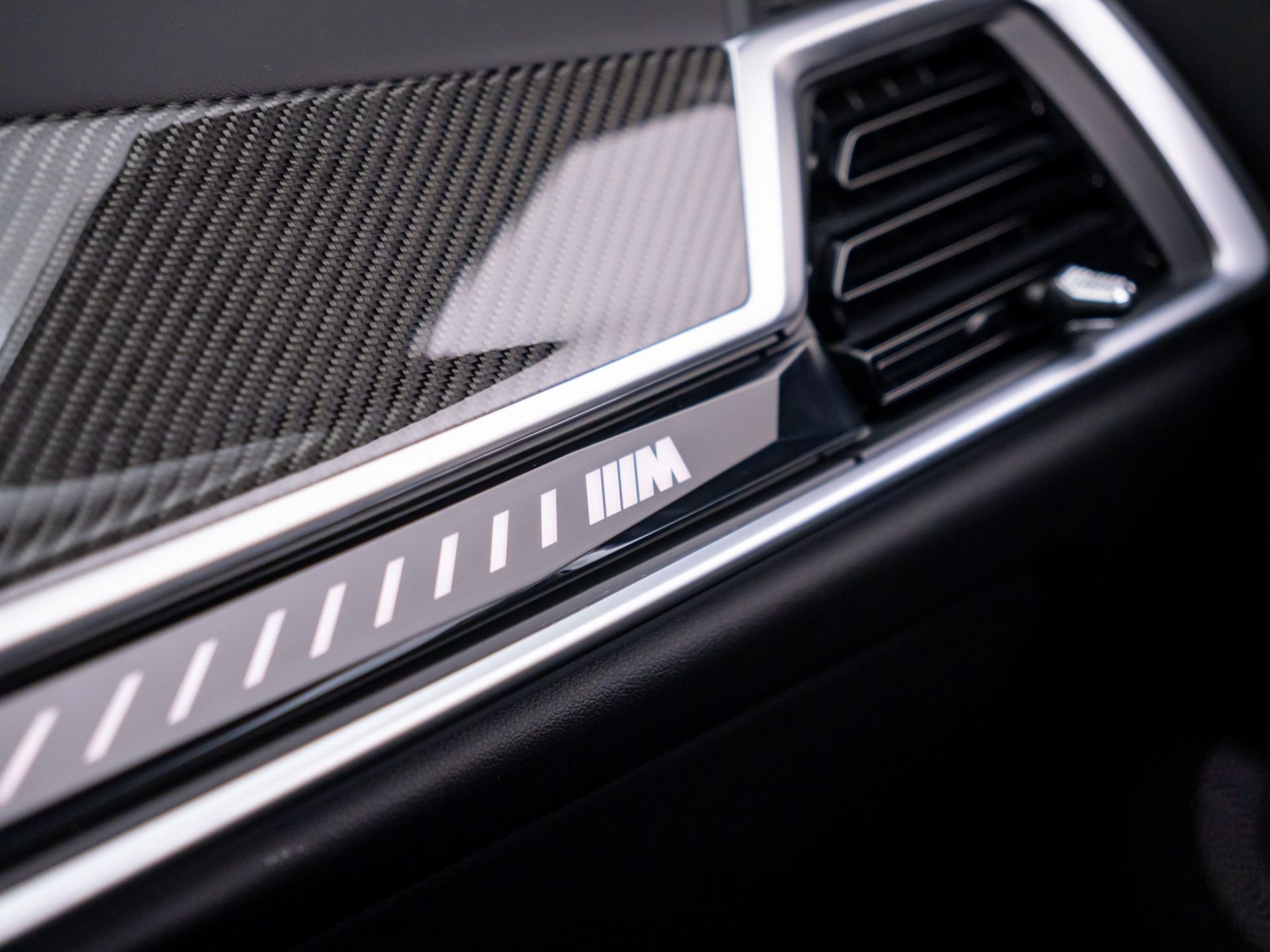 Used 2025 Gray BMW M60i image 34