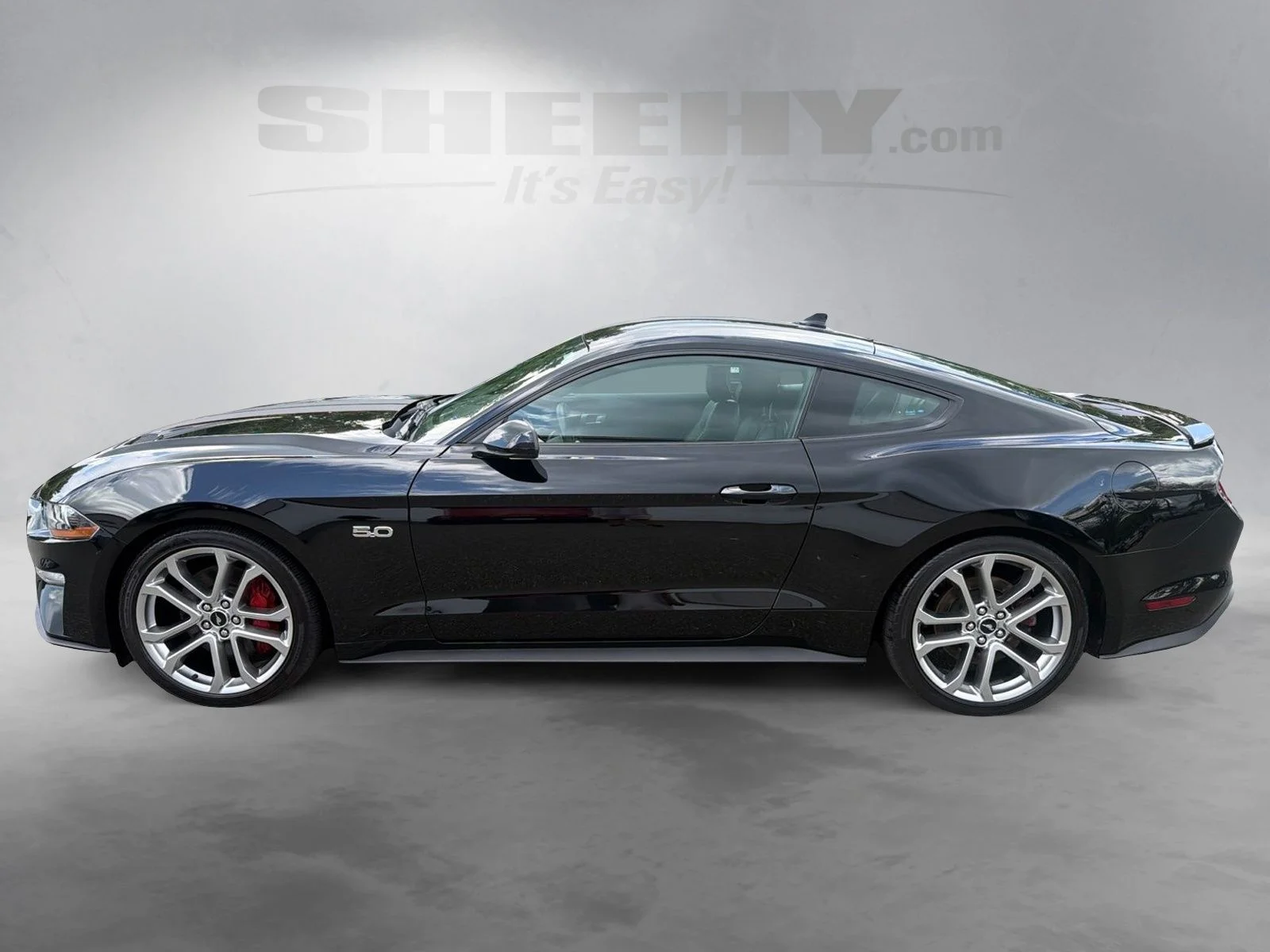 Used 2021  Ford GT Premium image 14