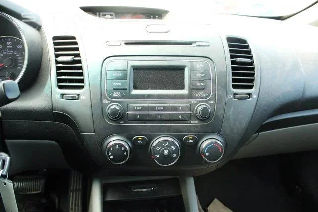 Used 2016 Silky Silver Kia LX image 8