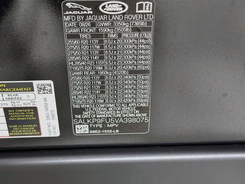 New 2027 Santorini Black Land Rover SE image 34