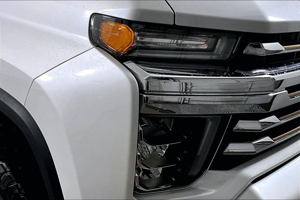 Used 2021 White Chevrolet High Country image 30