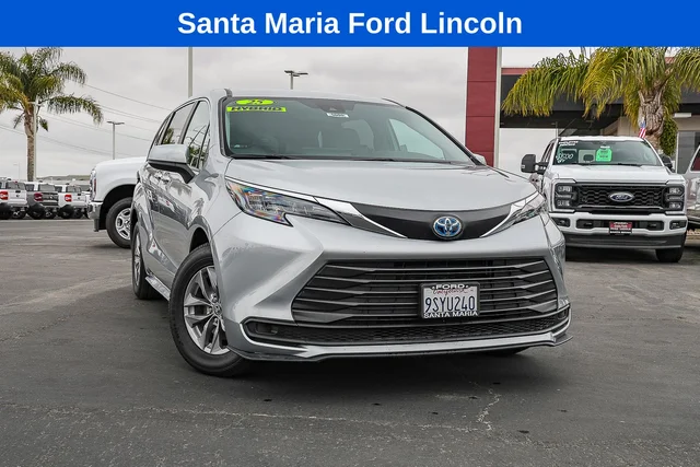 2025 Toyota Sienna LE
