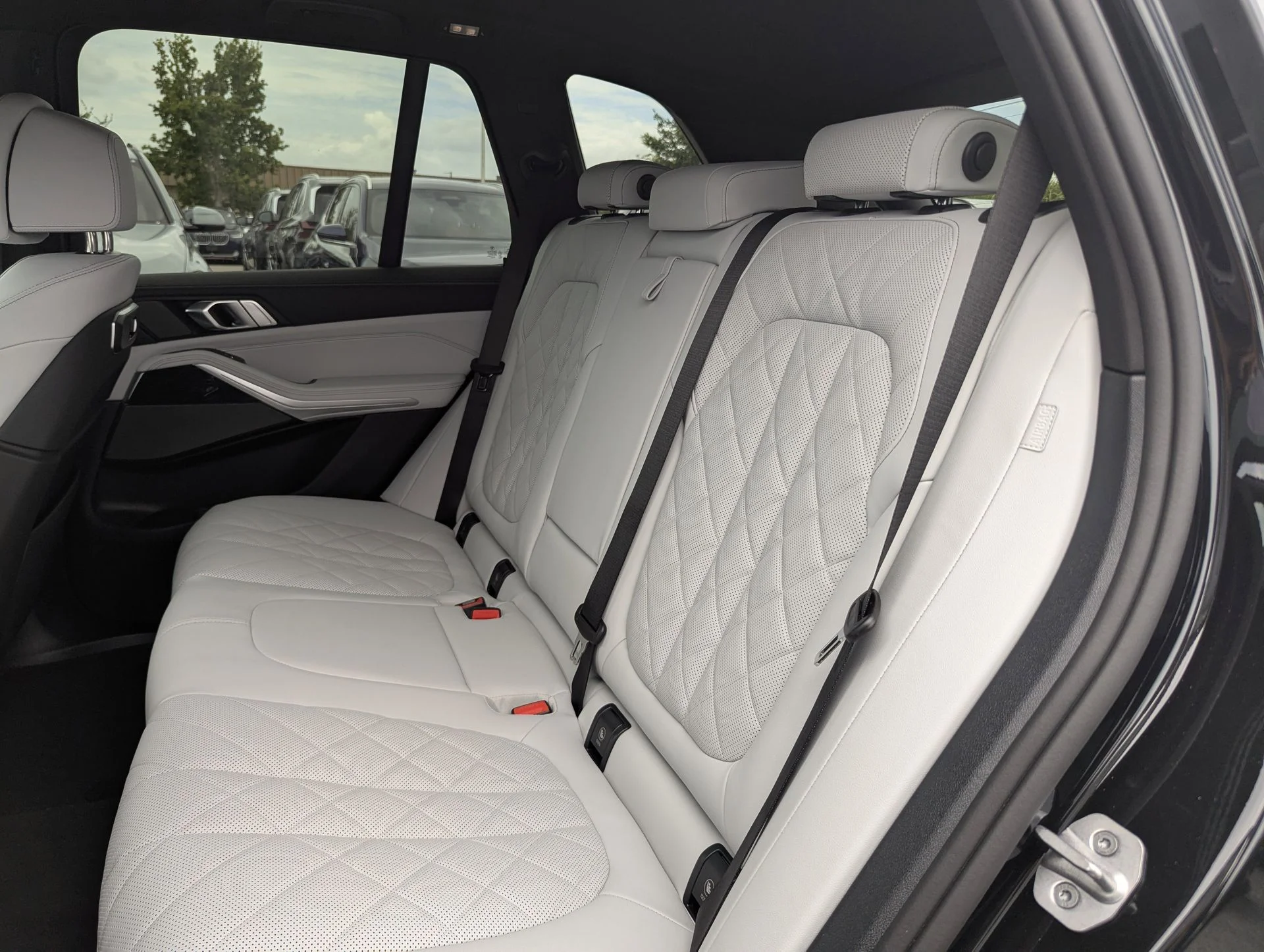 New 2026 Black Sapphire Metallic BMW xDrive50e image 17