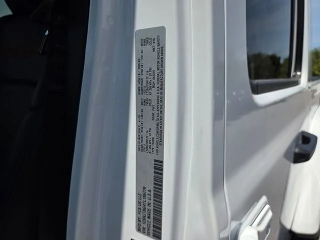New 2026 Bright White Clear-Coat Exterior Paint Jeep Rubicon image 20