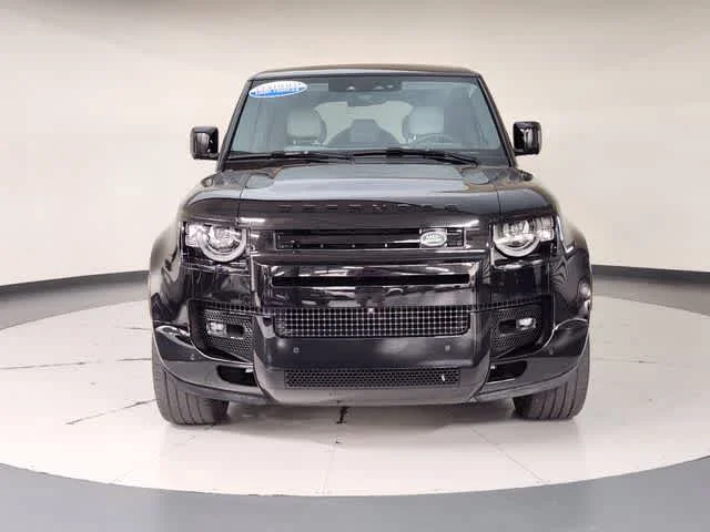 Used 2025 Santorini Black Metallic Land Rover V8 image 8