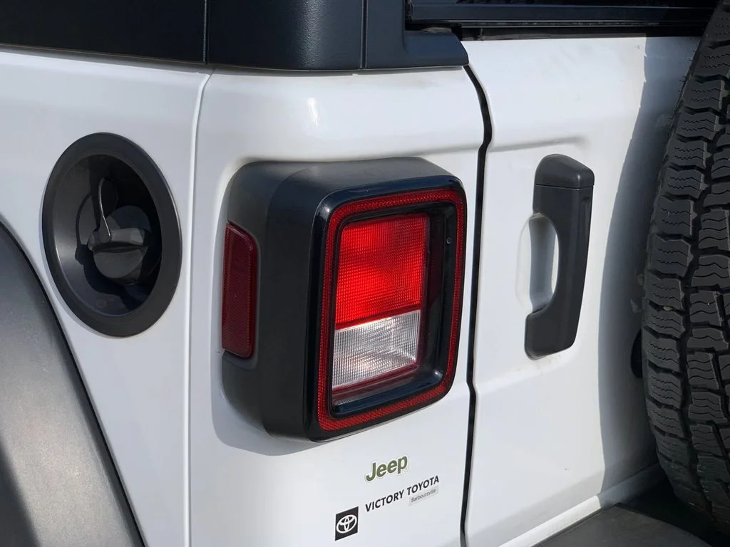 Used 2022 White Jeep Sport S image 35
