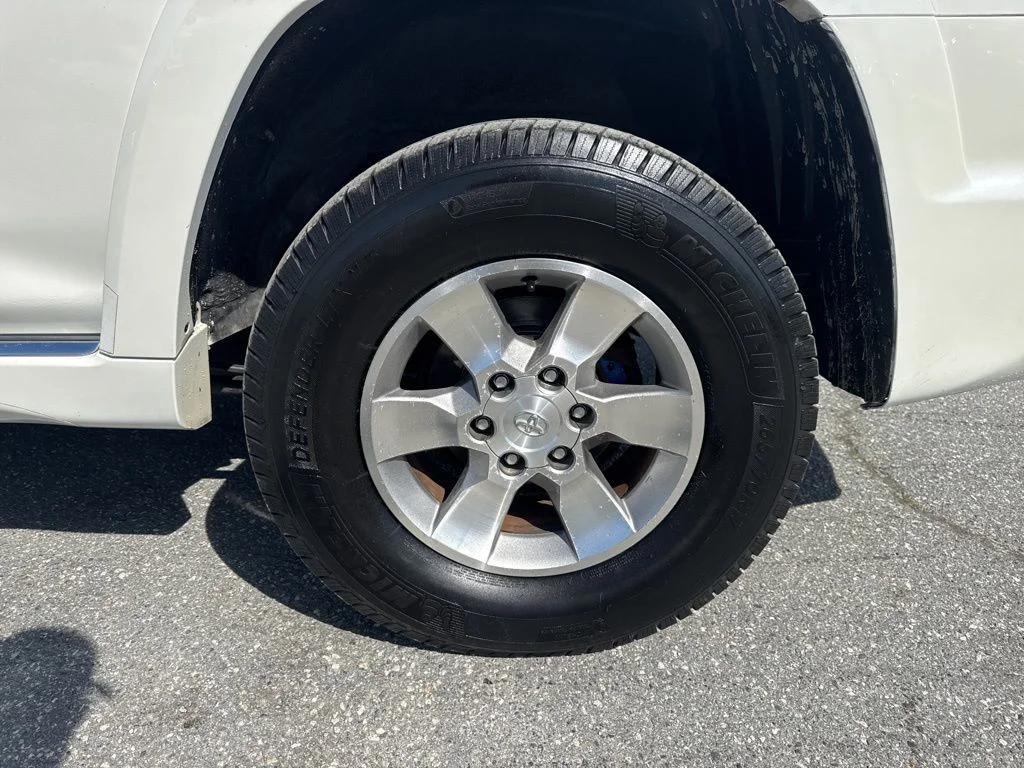 Used 2010 White Toyota SR5 image 30